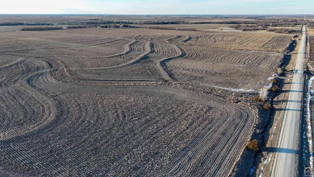 $299,897 | 1400-blk Barn Road, Solomon, KS 67480