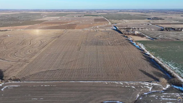 $299,897 | 1400-blk Barn Road, Solomon, KS 67480