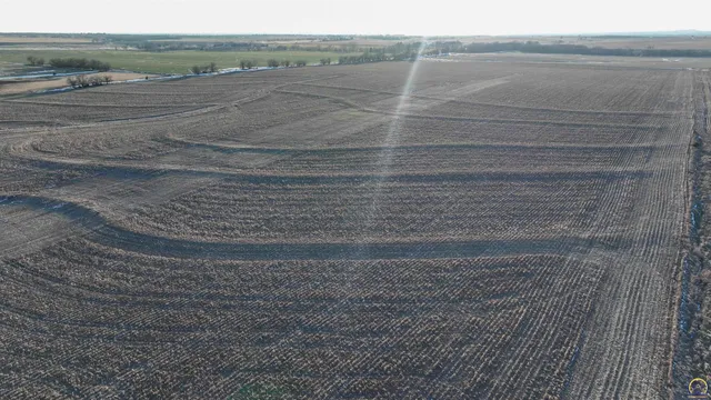 $299,897 | 1400-blk Barn Road, Solomon, KS 67480