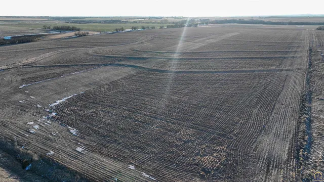 $299,897 | 1400-blk Barn Road, Solomon, KS 67480