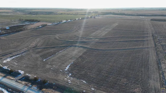 $299,897 | 1400-blk Barn Road, Solomon, KS 67480