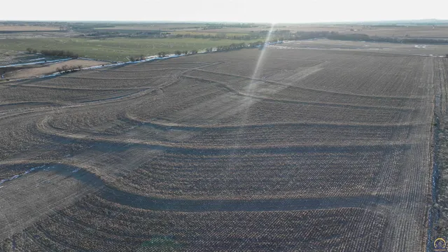 $299,897 | 1400-blk Barn Road, Solomon, KS 67480