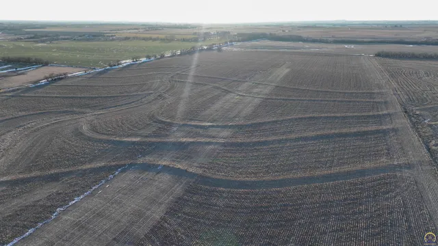 $299,897 | 1400-blk Barn Road, Solomon, KS 67480