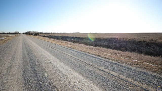 $299,897 | 1400-blk Barn Road, Solomon, KS 67480