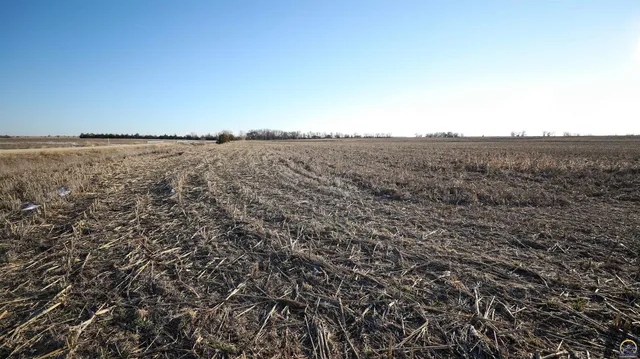 $299,897 | 1400-blk Barn Road, Solomon, KS 67480