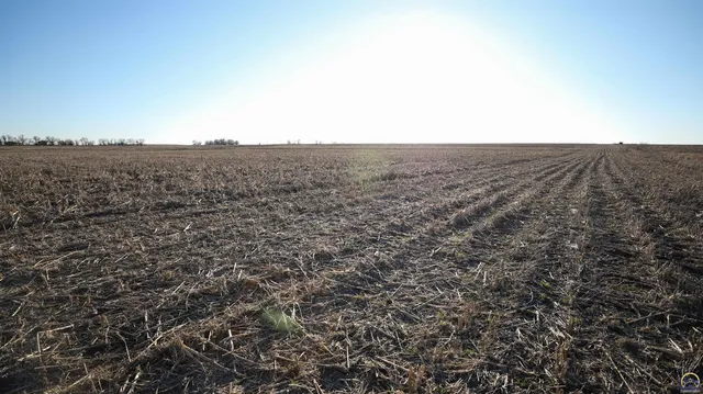 $299,897 | 1400-blk Barn Road, Solomon, KS 67480