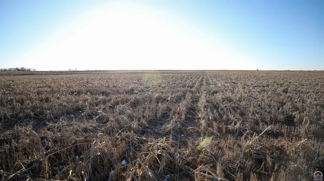 $299,897 | 1400-blk Barn Road, Solomon, KS 67480