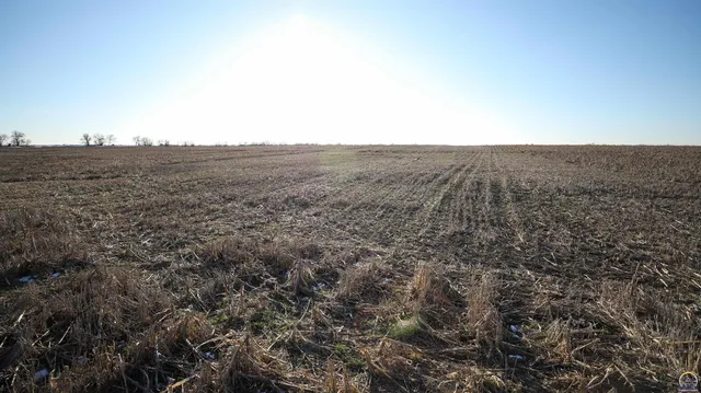 $299,897 | 1400-blk Barn Road, Solomon, KS 67480