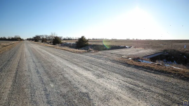 $299,897 | 1400-blk Barn Road, Solomon, KS 67480