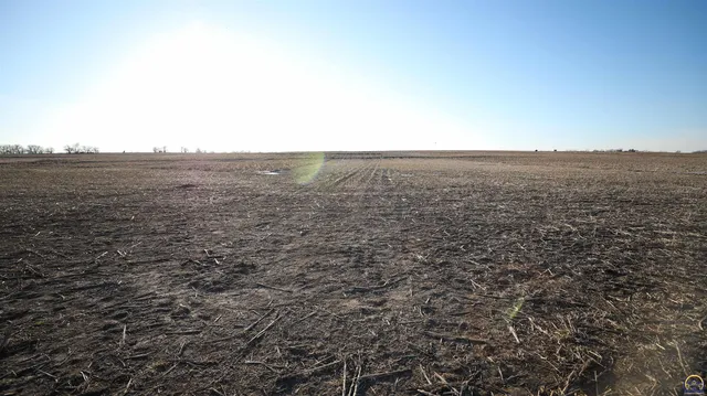 $299,897 | 1400-blk Barn Road, Solomon, KS 67480