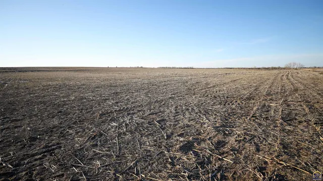 $299,897 | 1400-blk Barn Road, Solomon, KS 67480