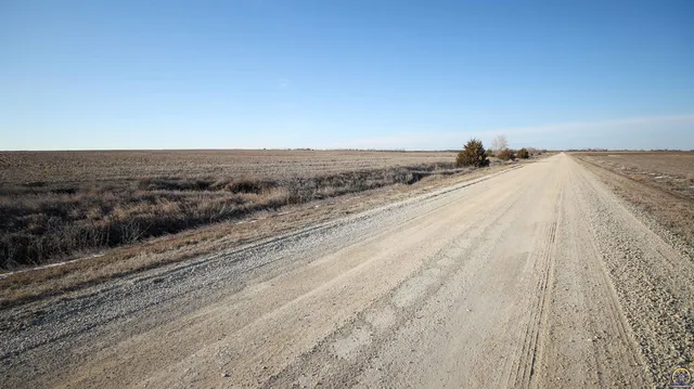 $299,897 | 1400-blk Barn Road, Solomon, KS 67480