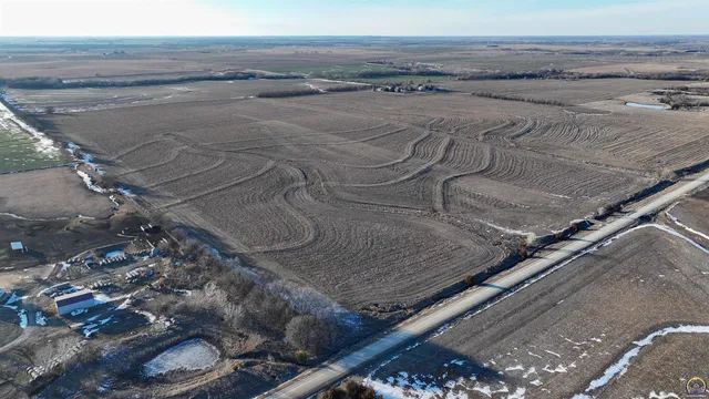 $299,897 | 1400-blk Barn Road, Solomon, KS 67480