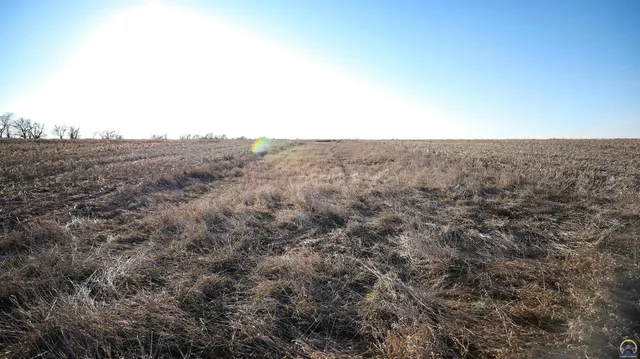 $299,897 | 1400-blk Barn Road, Solomon, KS 67480