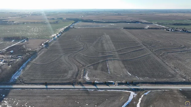 $299,897 | 1400-blk Barn Road, Solomon, KS 67480