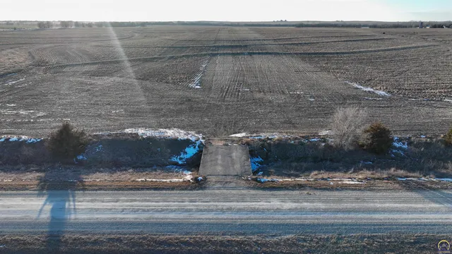 $299,897 | 1400-blk Barn Road, Solomon, KS 67480