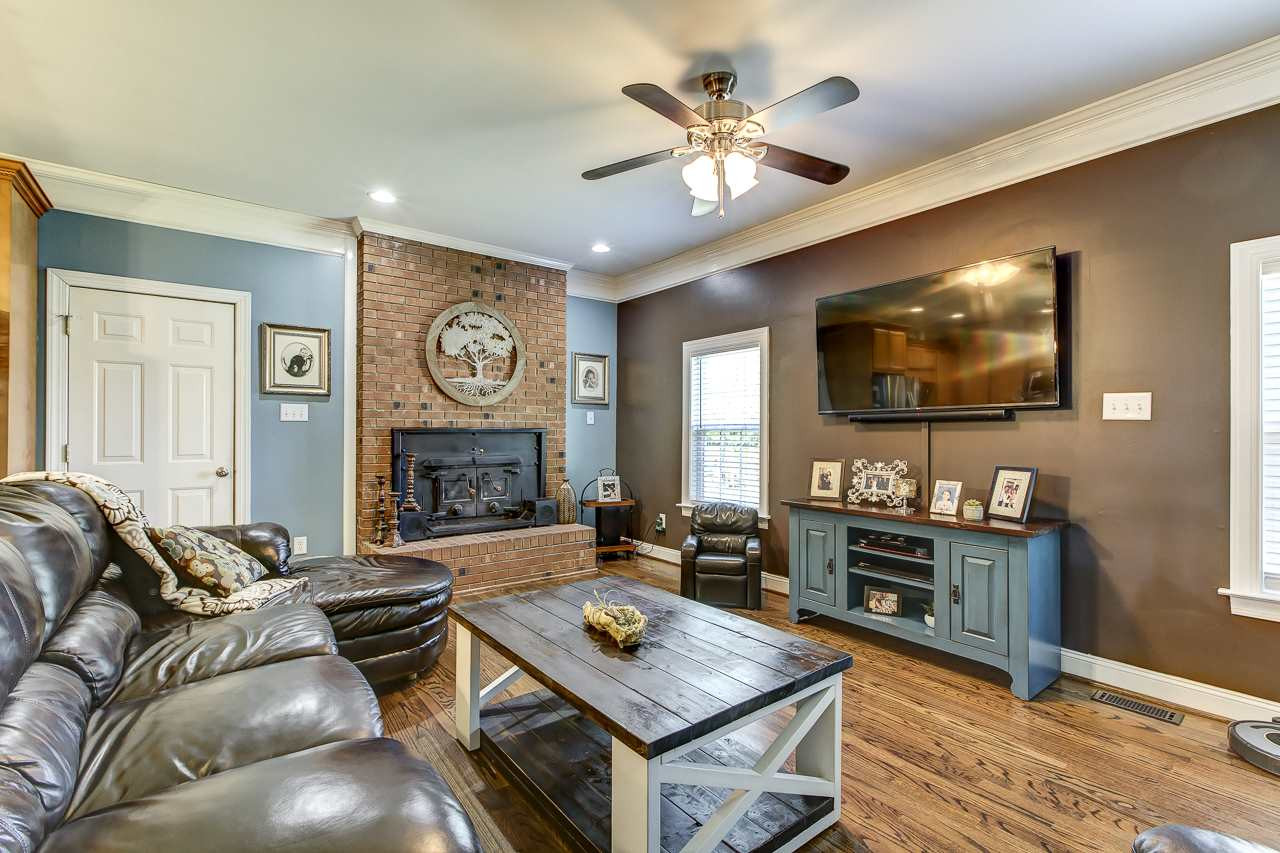 1144 B H Parrish Road Benson, NC 27504 - Photo 15 of 25 Family Room