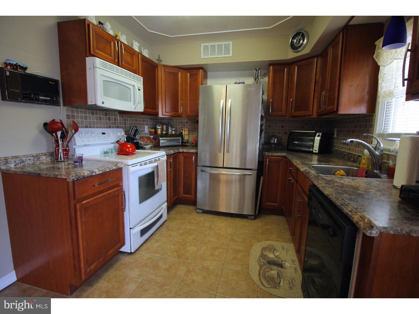 34 Rambler Lane Levittown, PA 19055 - Photo 2 of 20
