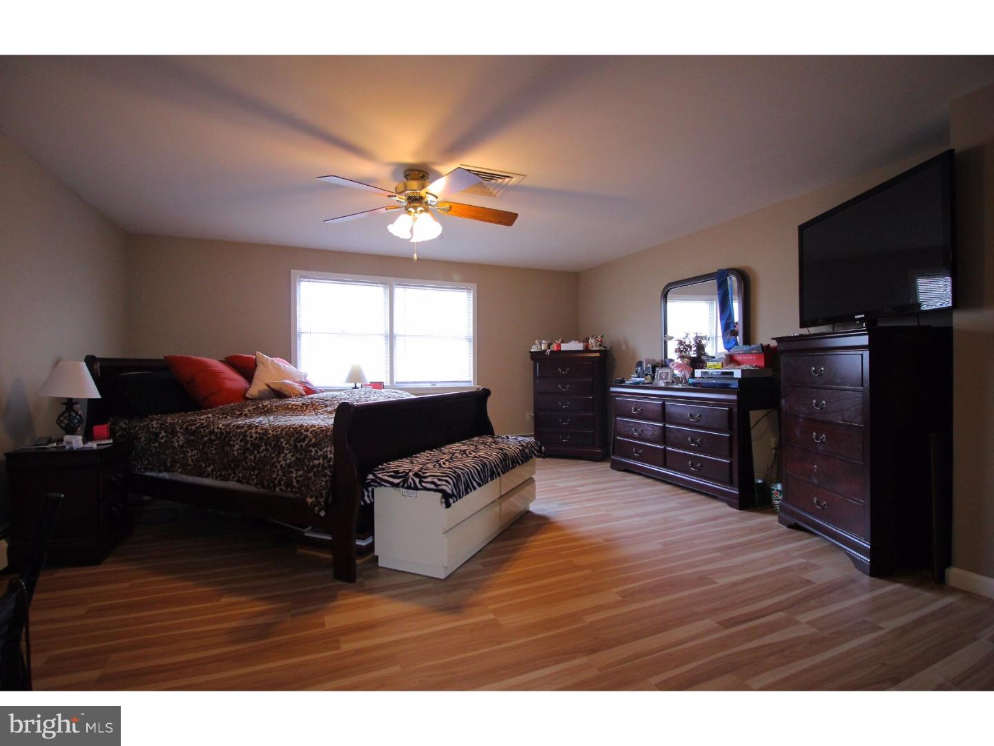 34 Rambler Lane Levittown, PA 19055 - Photo 4 of 20