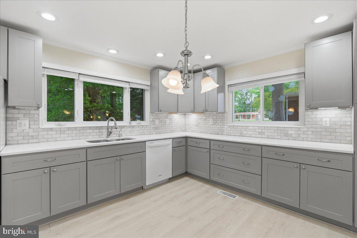 18309 Cabin Road Triangle, VA 22172 - Photo 16 of 42 Kitchen