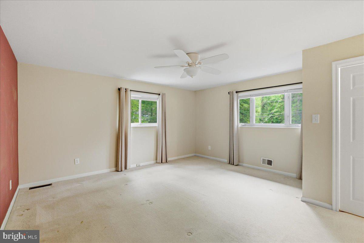 18309 Cabin Road Triangle, VA 22172 - Photo 31 of 42 Owners Bedroom