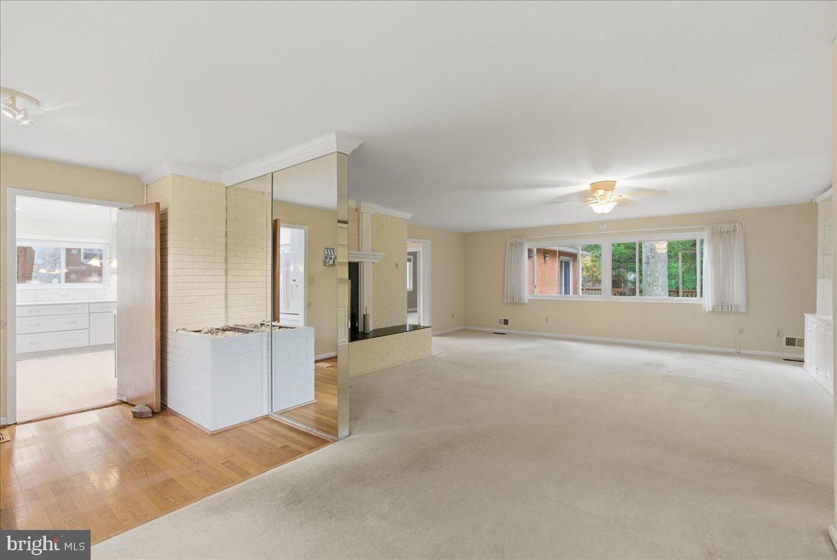 18309 Cabin Road Triangle, VA 22172 - Photo 6 of 42 Foyer/Liv Rm