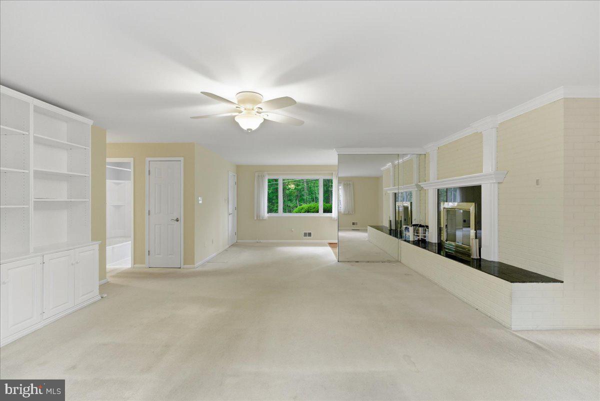 18309 Cabin Road Triangle, VA 22172 - Photo 8 of 42 Liv Rm