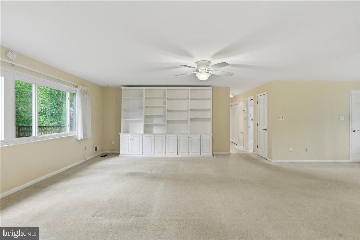 18309 Cabin Road Triangle, VA 22172 - Photo 10 of 42 Liv Rm