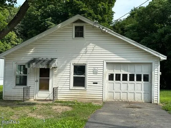 $74,900 | 7 Madison Avenue, Ravena, NY 12143