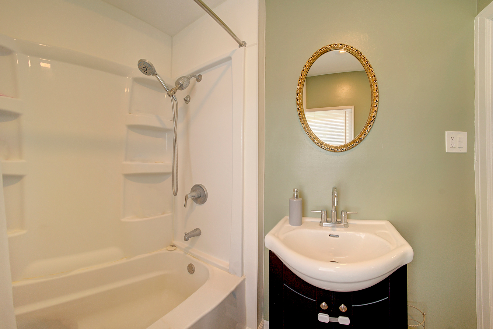 118 East 11th Street Lockport, IL 60441 - Photo 22 of 30 a bathroom with a sink a bathtub and a mirror
