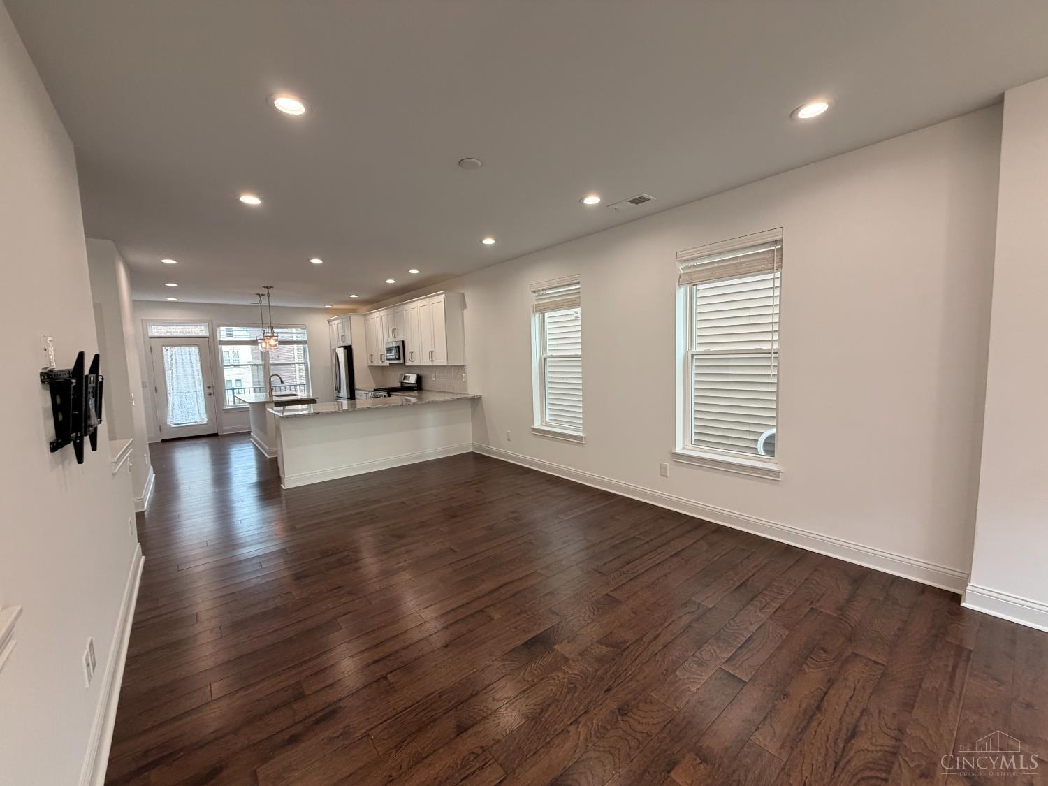 540 Slack Street Cincinnati, OH 45202 - Photo 4 of 36