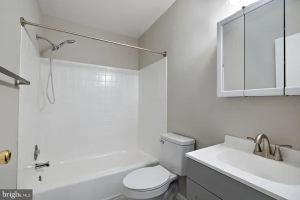 $2,350 | 200 Campbell Circle, Unit E14, Downingtown, PA 19335