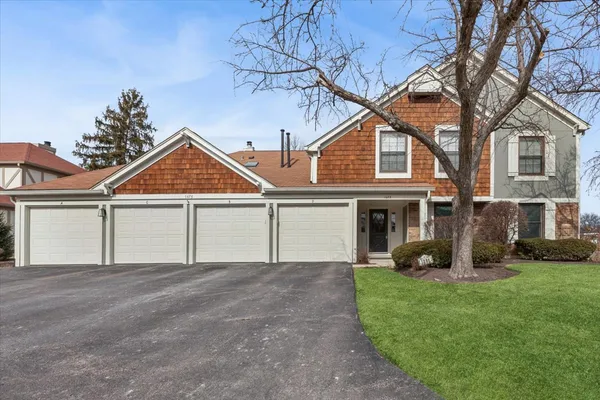 $309,900 | 1675 Grosvenor Circle, Unit C, Wheaton, IL 60189