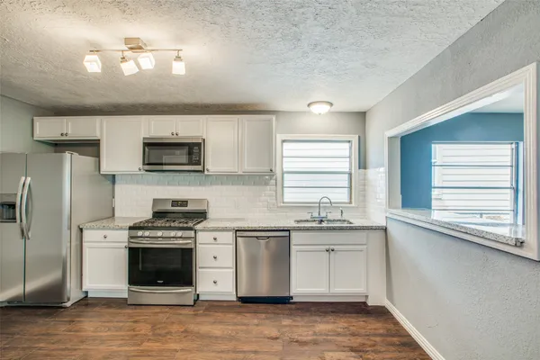 $2,095 | 419 East 42nd Street, Houston, TX 77022