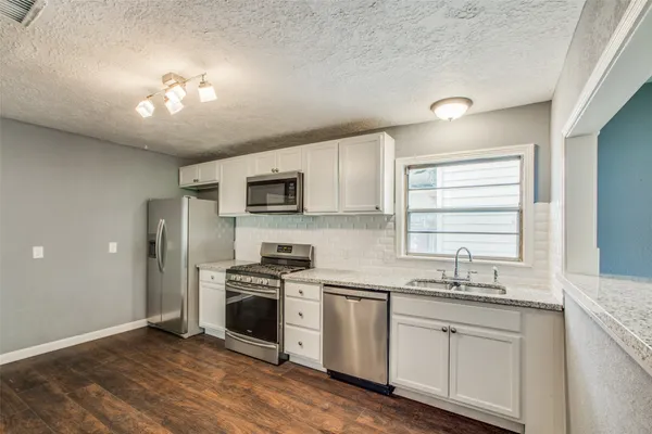 $2,095 | 419 East 42nd Street, Houston, TX 77022