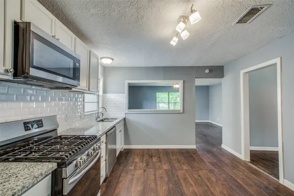 $2,095 | 419 East 42nd Street, Houston, TX 77022