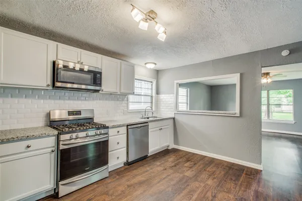 $2,095 | 419 East 42nd Street, Houston, TX 77022