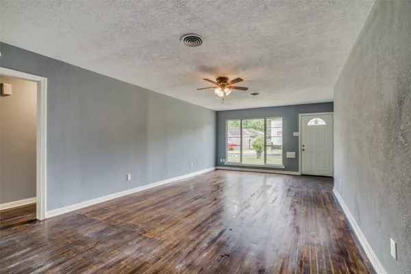 $2,095 | 419 East 42nd Street, Houston, TX 77022