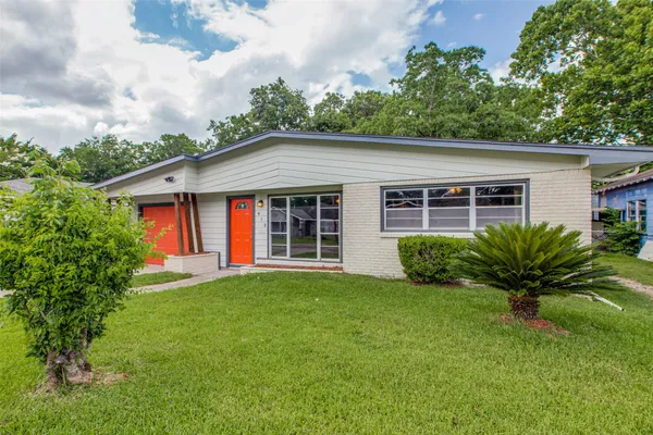 $2,095 | 419 East 42nd Street, Houston, TX 77022