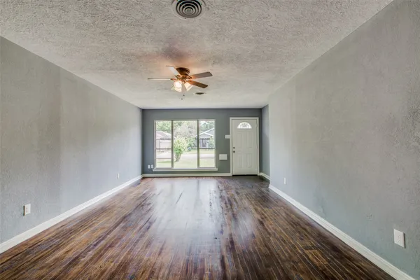 $2,095 | 419 East 42nd Street, Houston, TX 77022