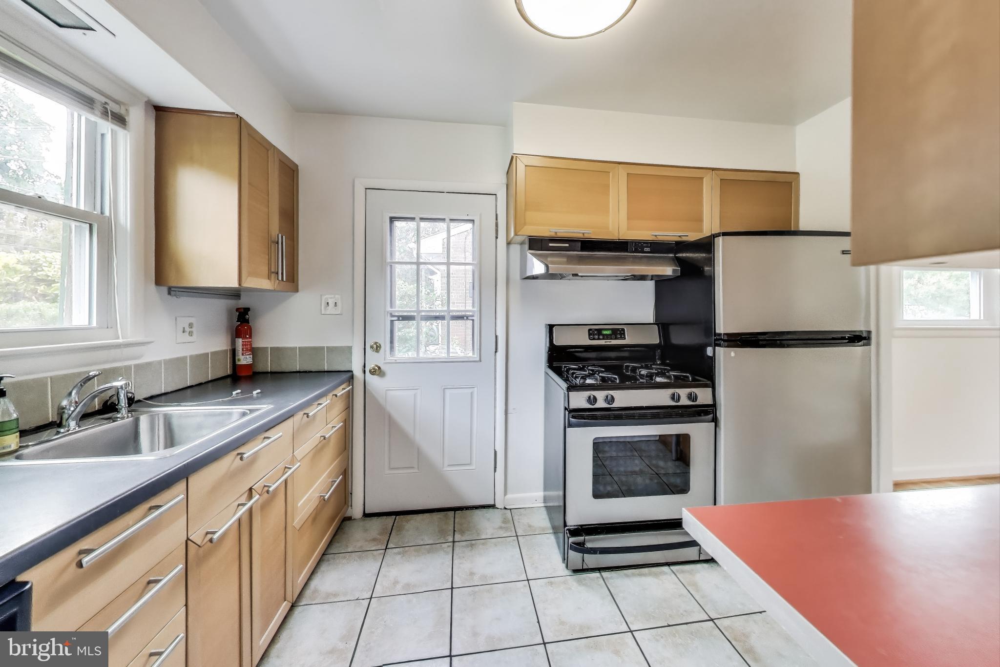 10019 Greenock Road Silver Spring, MD 20901 - Photo 11 of 39