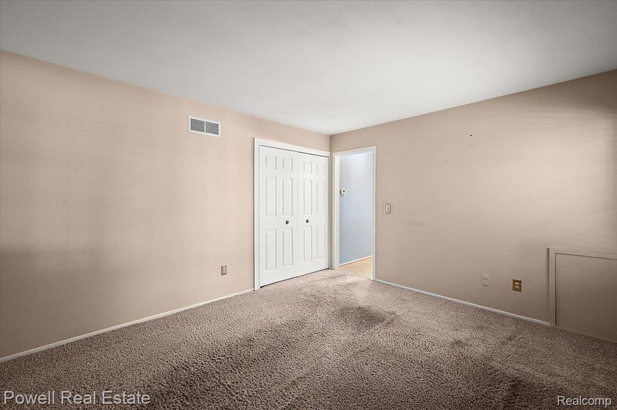 1938 Allenway Court Rochester, MI 48309 - Photo 26 of 39 First Floor Bedroom. (2 of 2)