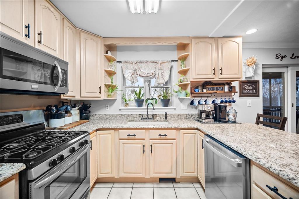 1021 Greggerson Road Irwin, PA 15642 - Photo 5 of 48