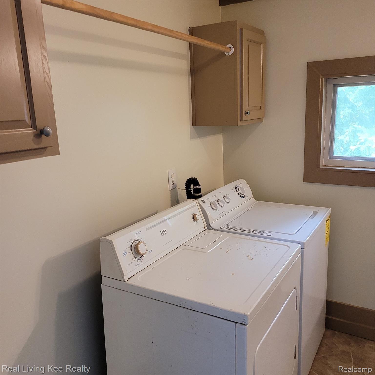 1866 Peppermill Road Lapeer, MI 48446 - Photo 16 of 33 Main Floor Laundry.jpg