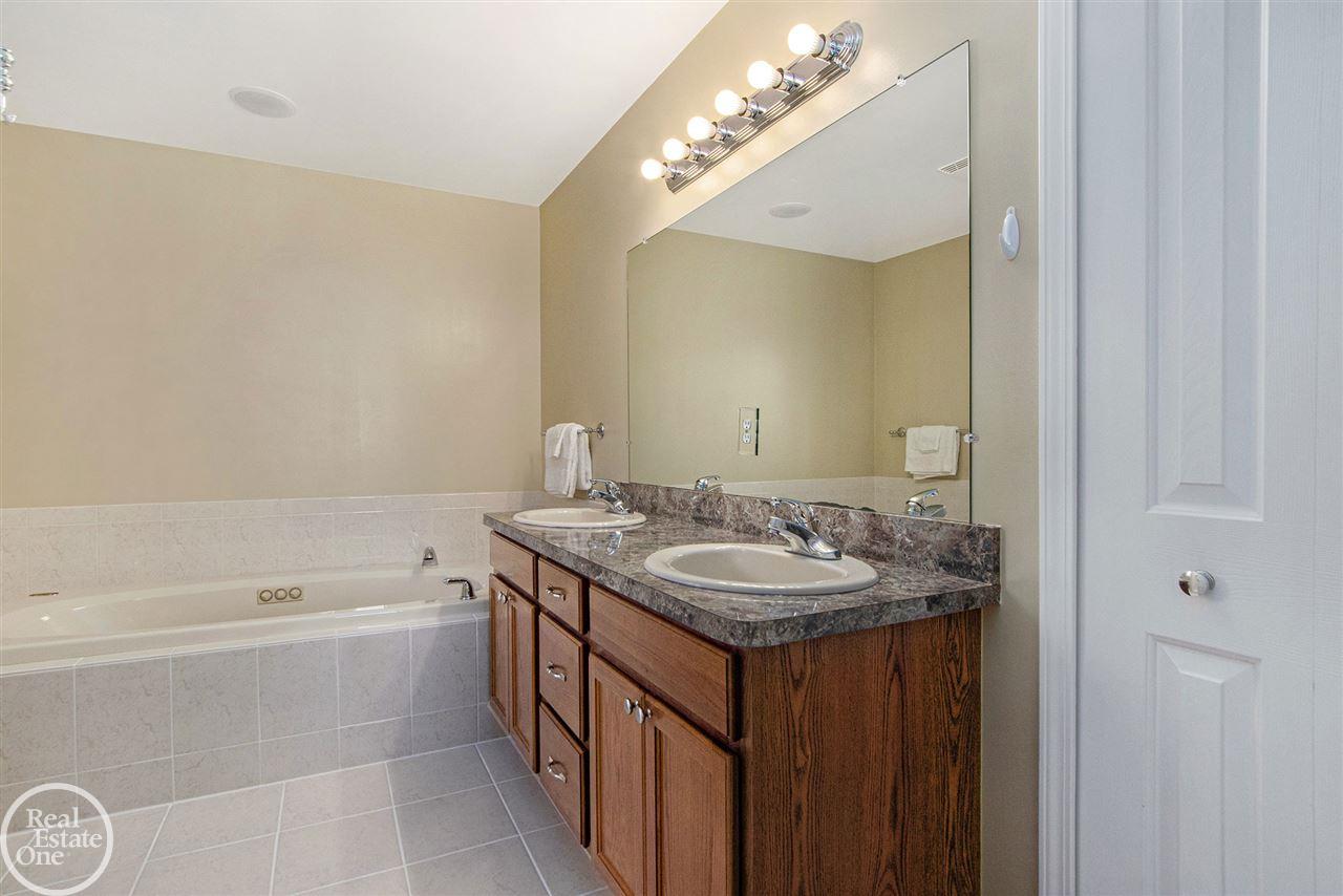 22661 Brantingham Road Macomb, MI 48044 - Photo 16 of 41 50038051-15.JPG