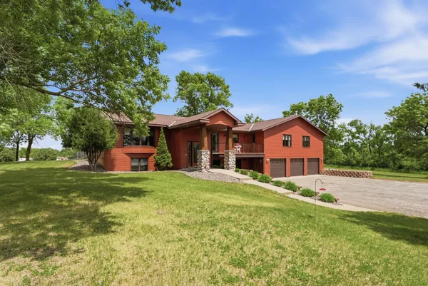 $689,000 | 23801 County Road 9 Northeast, New London, MN 56273