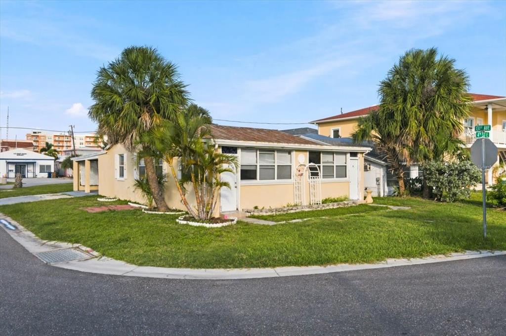 13104 4th Street East Madeira Beach, FL 33708 - Photo 9 of 29