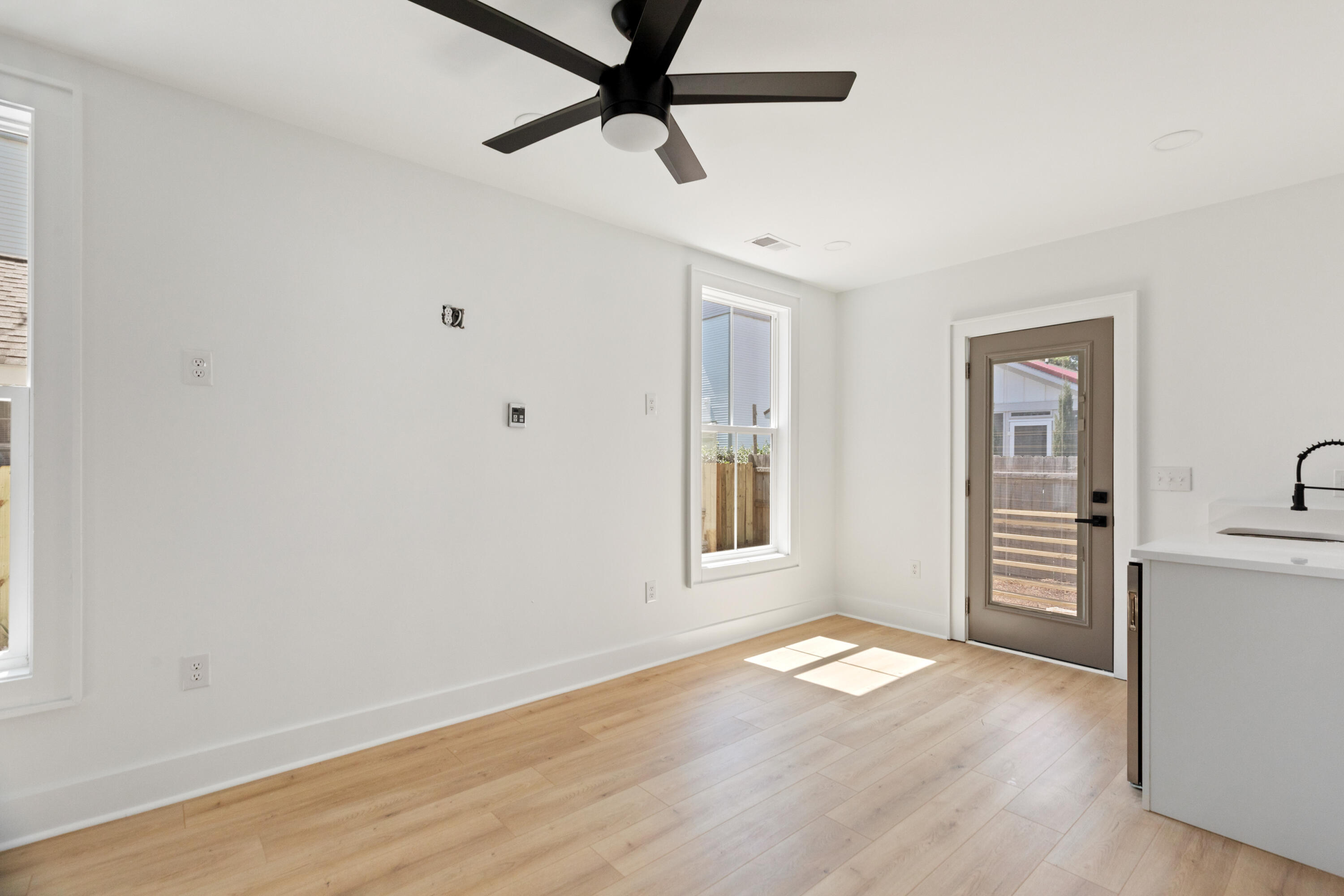 48 Simons Street Charleston, SC 29403 - Photo 15 of 30 48SimonsSt-KeenEyeMarketing-12