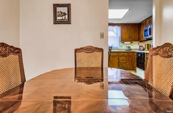 $285,000 | 11802 Northwest Smuts Drive, Roanoke, IN 46783