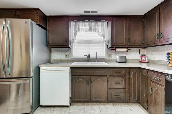 $285,000 | 11802 Northwest Smuts Drive, Roanoke, IN 46783